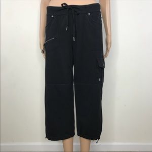 Athleta Bettona boyfriend cargo Capri.